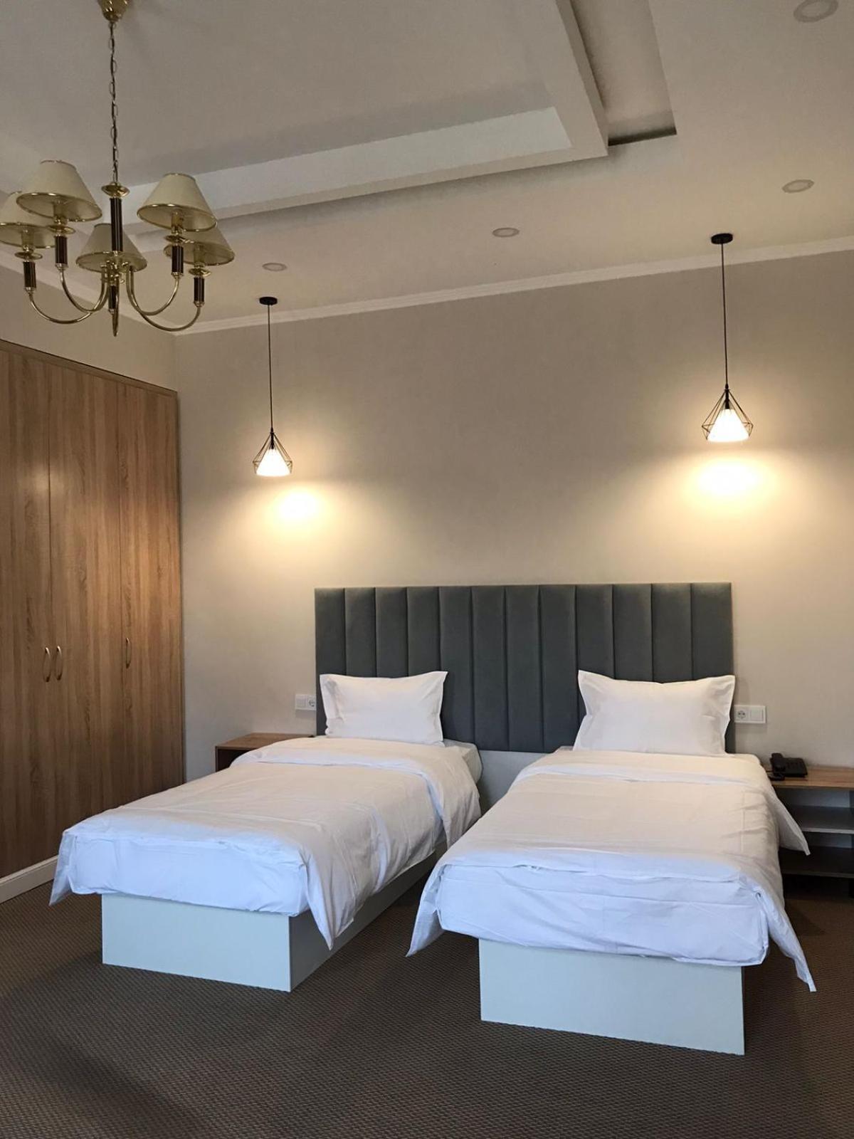 Aykun Hotel Almaty Bagian luar foto