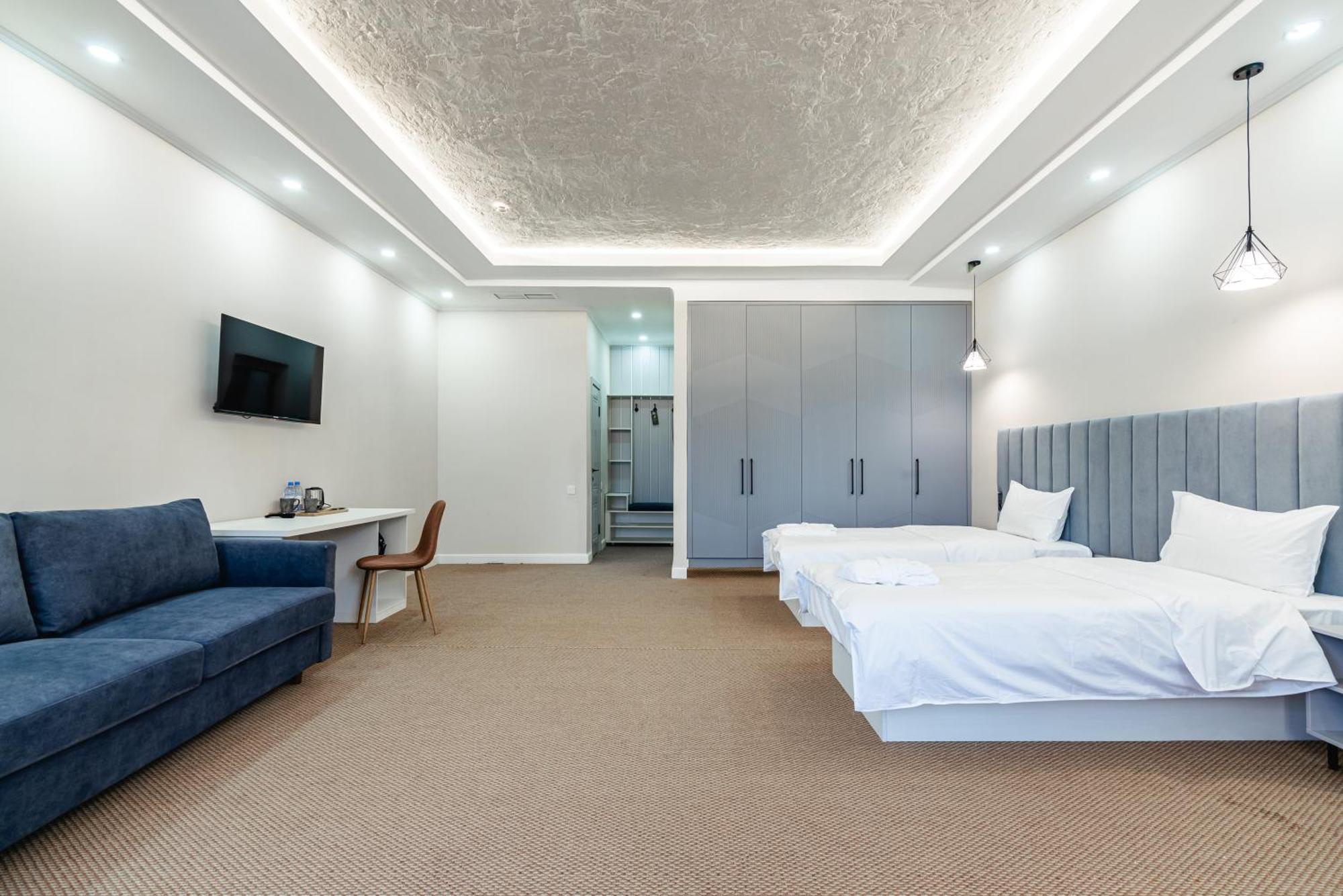 Aykun Hotel Almaty Bagian luar foto