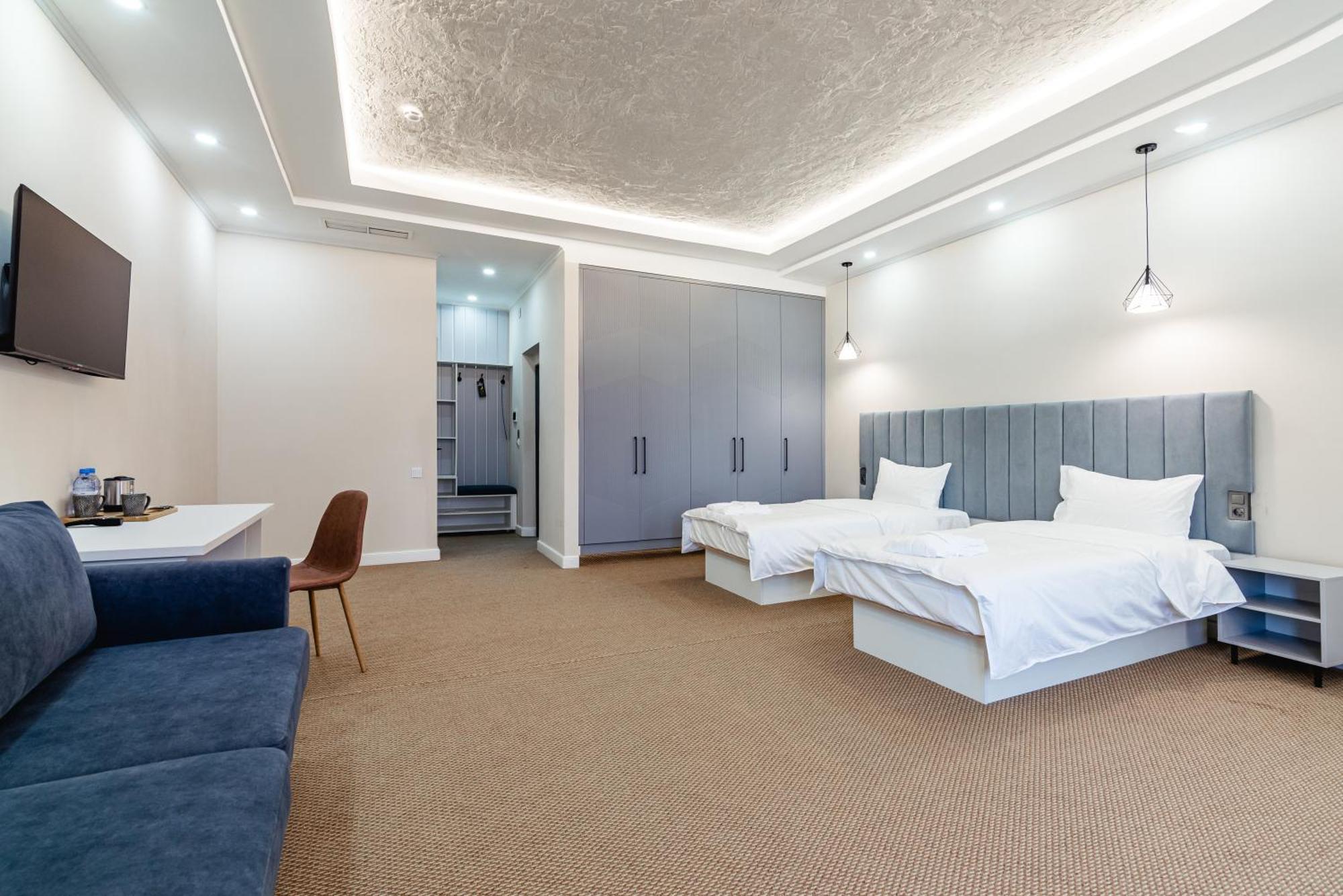 Aykun Hotel Almaty Bagian luar foto