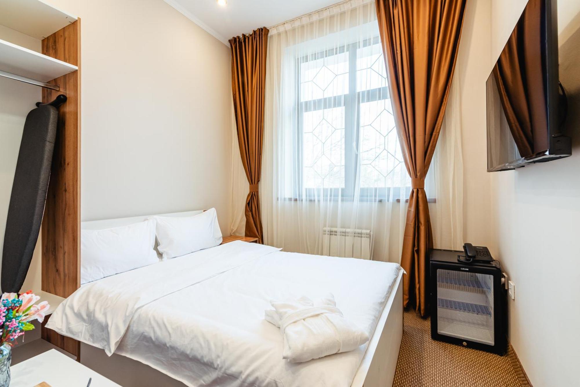 Aykun Hotel Almaty Bagian luar foto